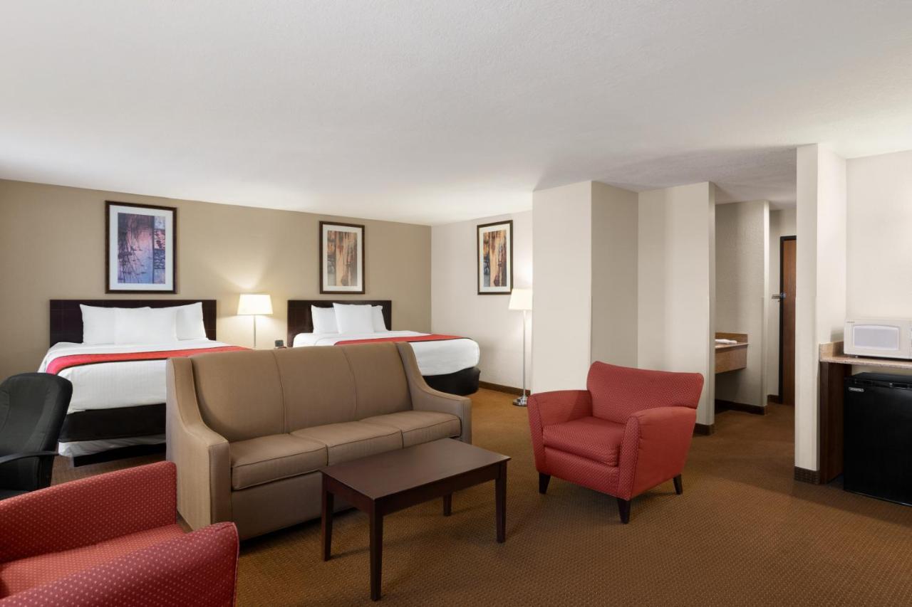Ramada By Wyndham Hotel Elizabethtown